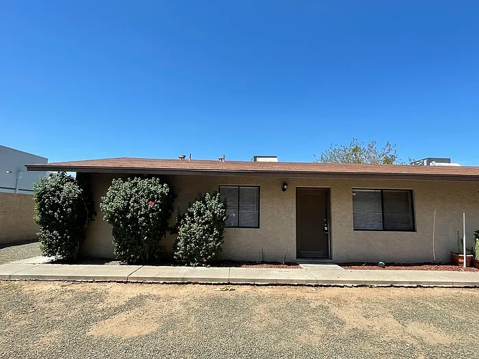 2 bed, 1.0 bath, $1,095 — Photo 1