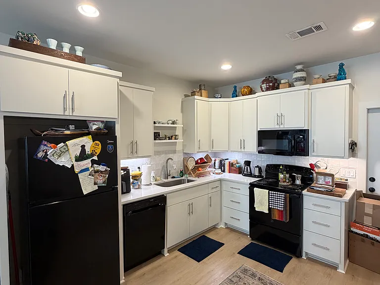 902 N Poplar St #A — Photo 3