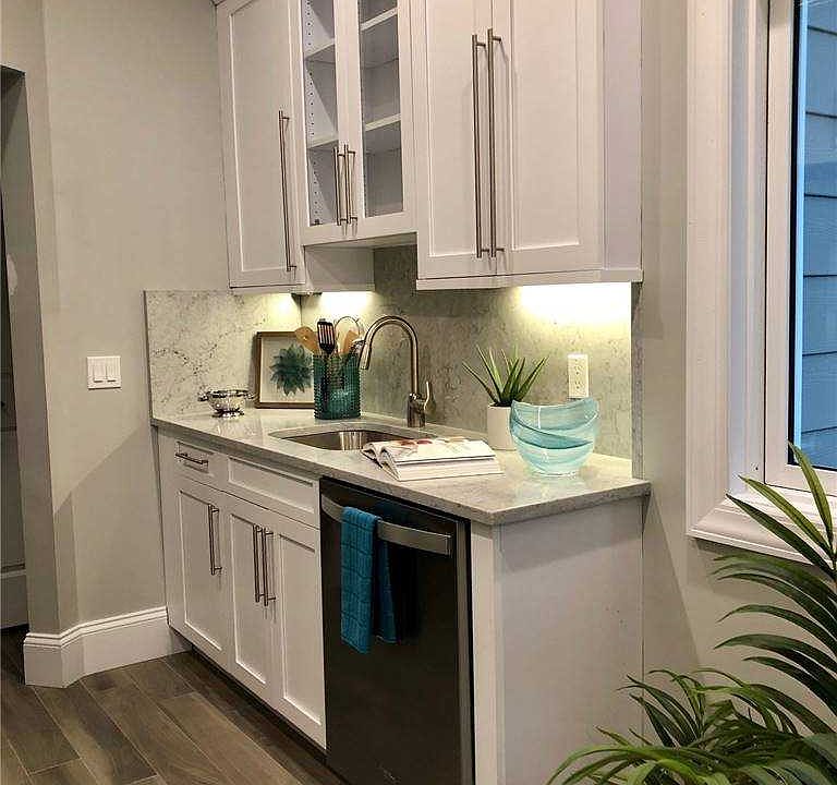 1st image of 9 Lafayette Pl APT 1A