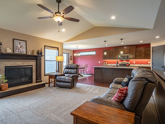 4th image of 1045 Pheasant Ln