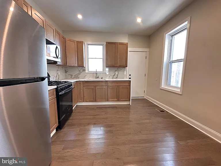 1822 S 22nd St — Photo 23