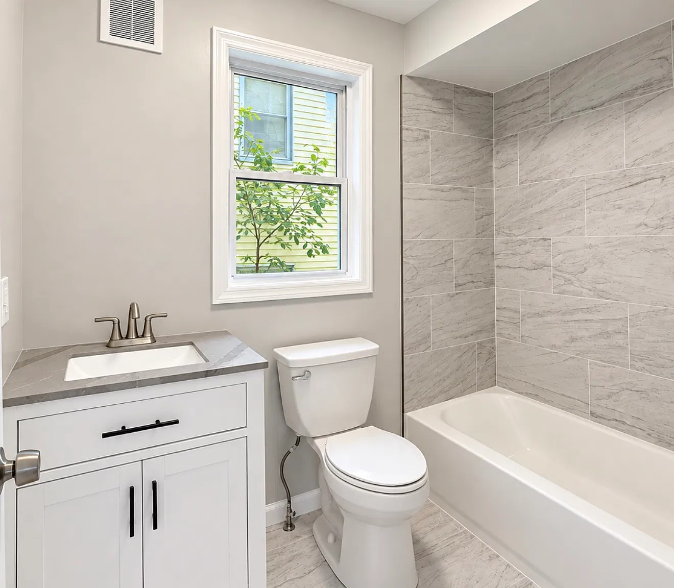 4 bed, $3,400 — Photo 2
