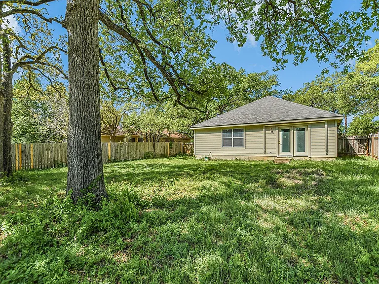 814 Monarch Ave — Photo 18
