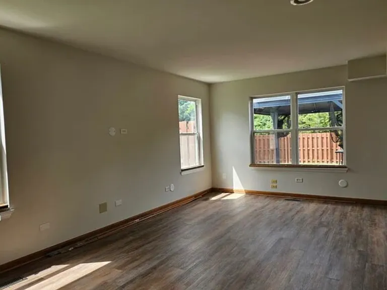 2513 Sumac Dr — Photo 3