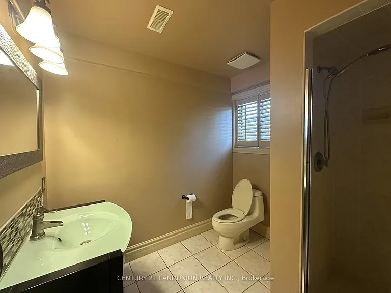 104 Hepburn Cres — Photo 12