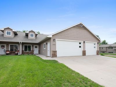 310 Emmett Trl, Harrisburg, SD, 57032