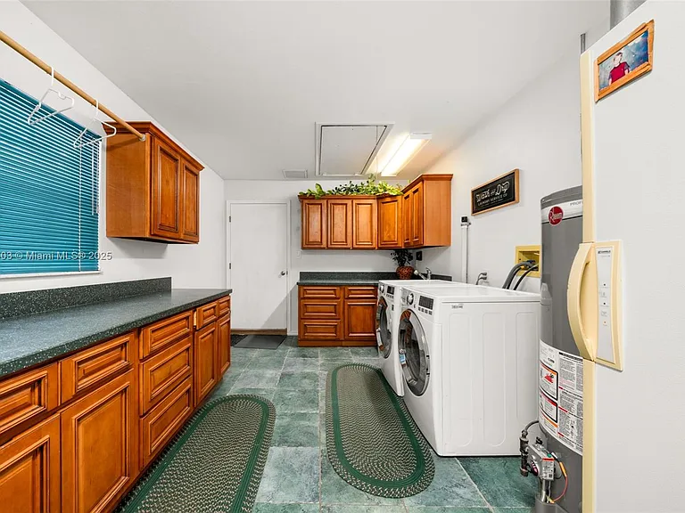 2551 Lakeview Dr — Photo 61
