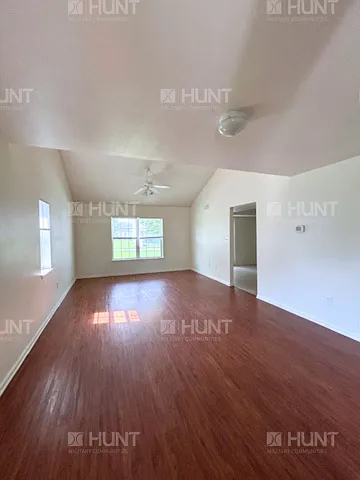 4011 Hemlock Ct — Photo 2