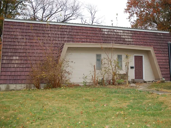 313 Buckles Dr, Mount Pulaski, IL 62548