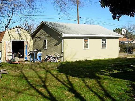 2nd image of 1927 Bunker Hill Dr