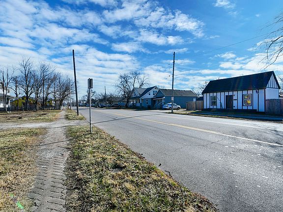 2nd image of 1027 E Commercial Street