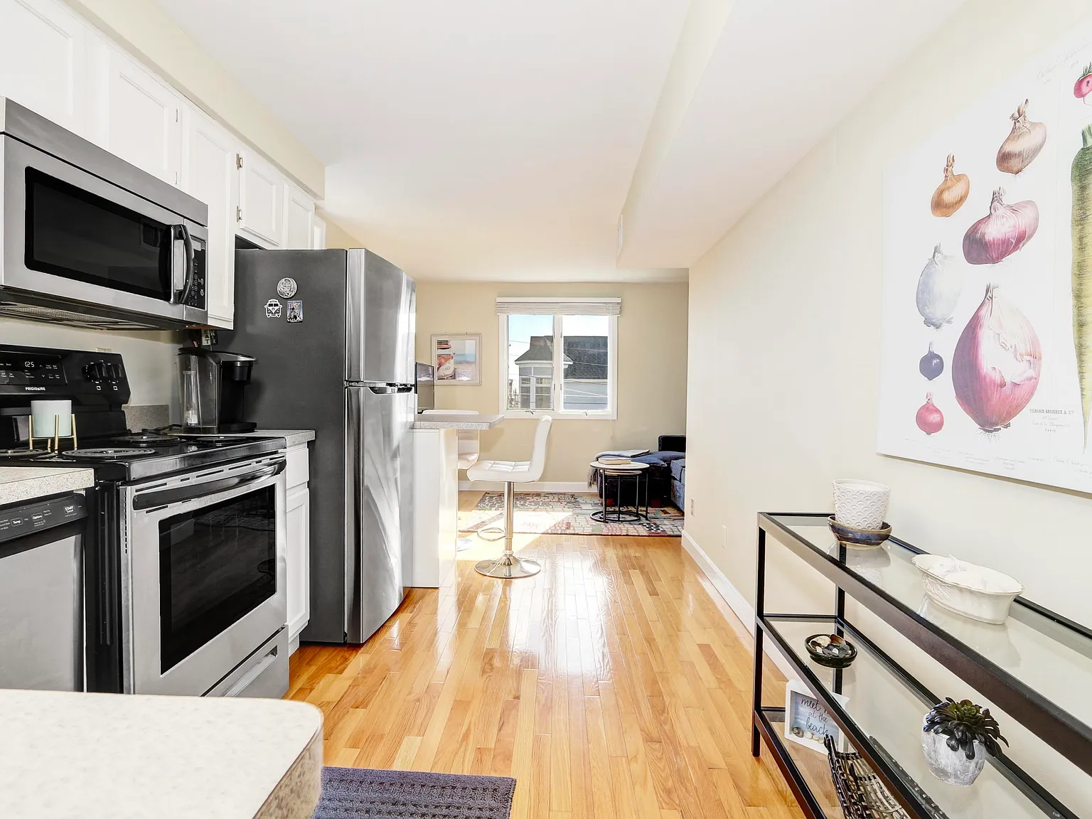 2 bed, 1.5 bath, $7,000 — Photo 3