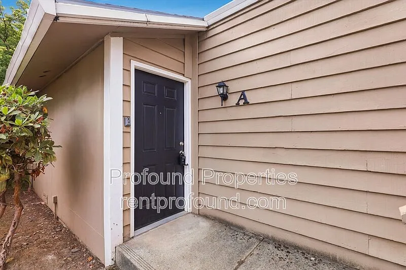 2 bed, 1.0 bath, 767 sqft, $1,525 — Photo 1