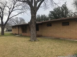 1019 E Leona Rd, Uvalde, TX 78801