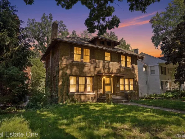 8606 Hendrie Blvd, Huntington Woods, MI 48070