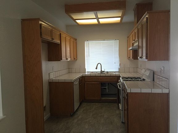 4th image of 808 Lyonia Dr