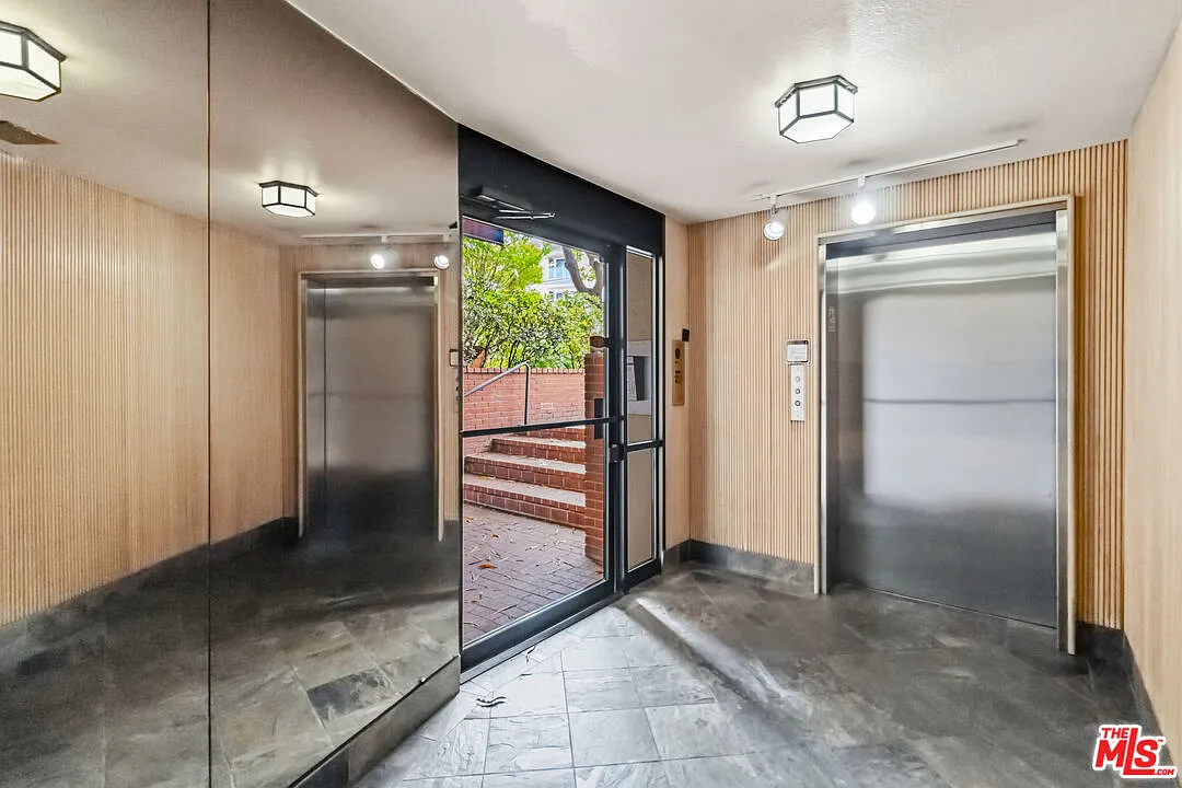 2 bed, 2.0 bath, 1443 sqft, $4,695 — Photo 3