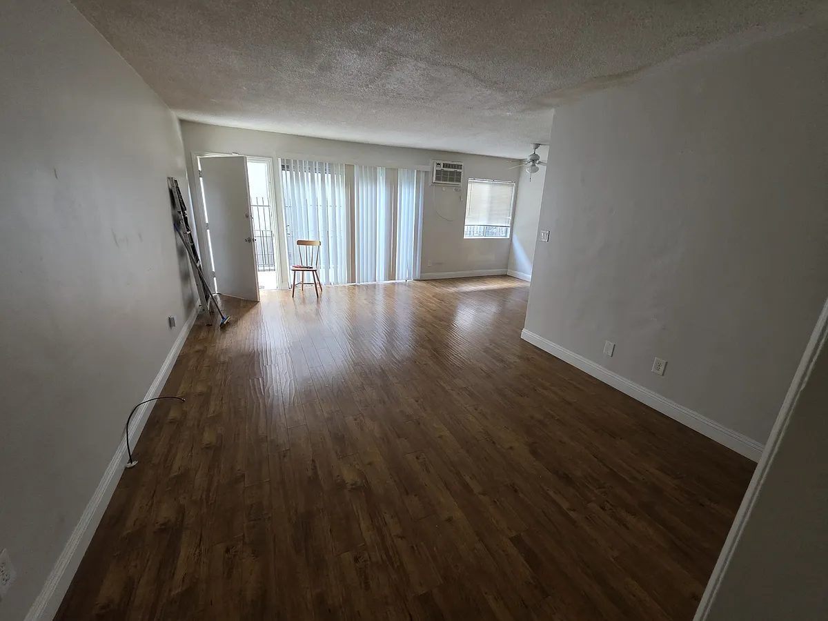 Building Photo - 244 S Reno St #2