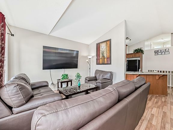 3rd image of 2333 28a Ave NW