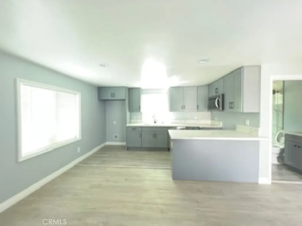 3 bed, 1200 sqft, $3,200 — Photo 4