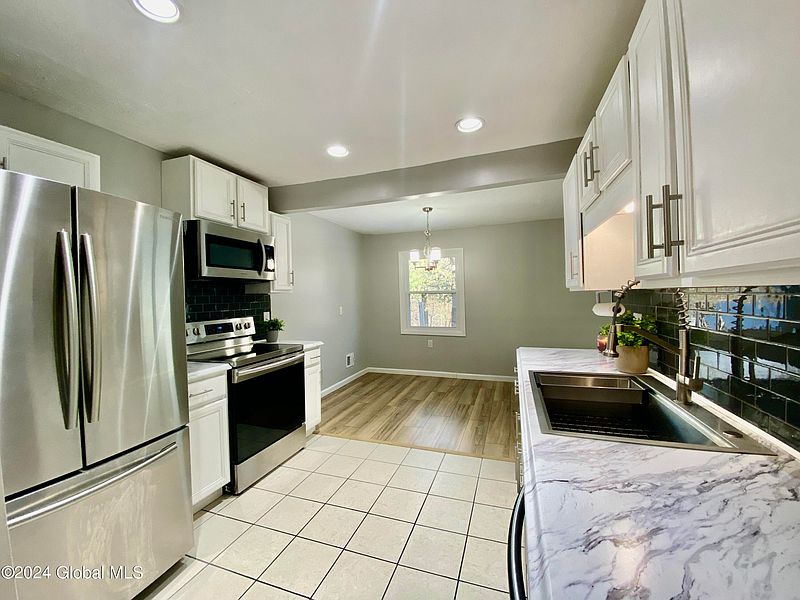 3rd image of 135 Tallow Wood Drive