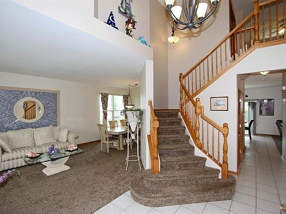 3rd image of 10461 Somerset Ln