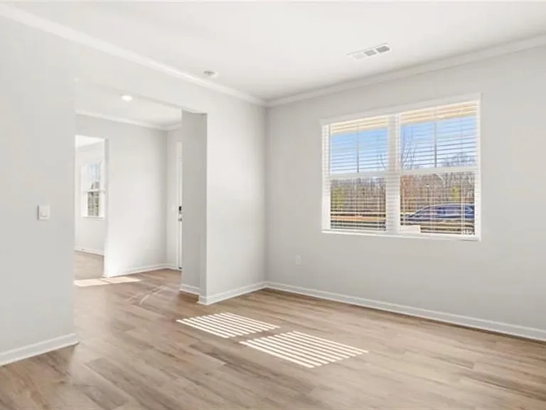 129 King Vlg — Photo 3