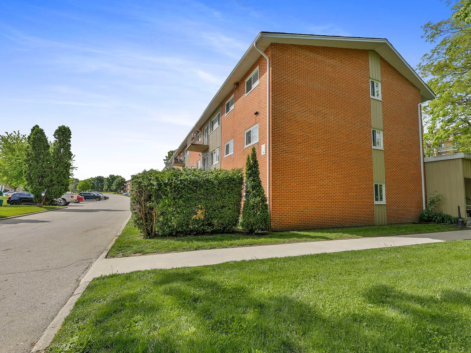 Huron Village Apartments — Photo 3