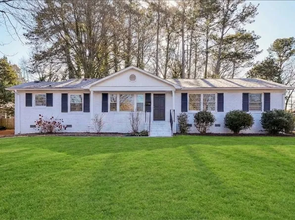 1520 Woodhill Ln, Charlotte, NC 28205