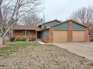 2504 Lamplighter Ln, Garden City, KS 67846