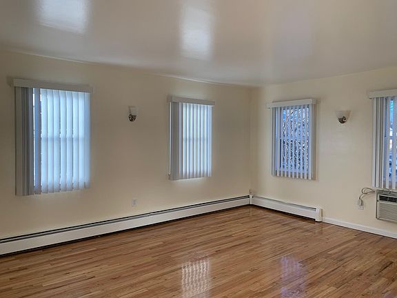2nd image of 1224 Ellsworth Ave APT 2