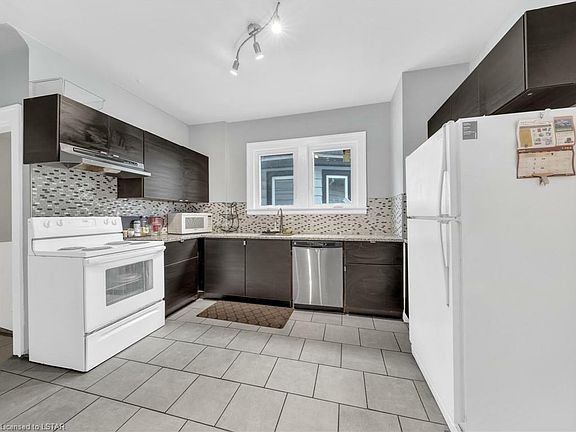 4th image of 1081 Pelissier St