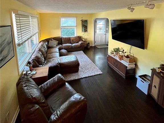 2nd image of 816 Arcadia Ave
