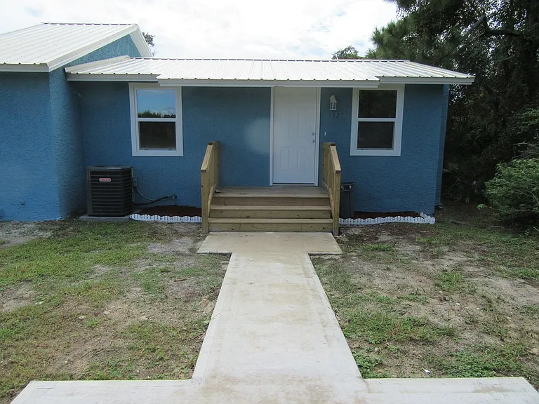 9825 Clarence St — Photo 2