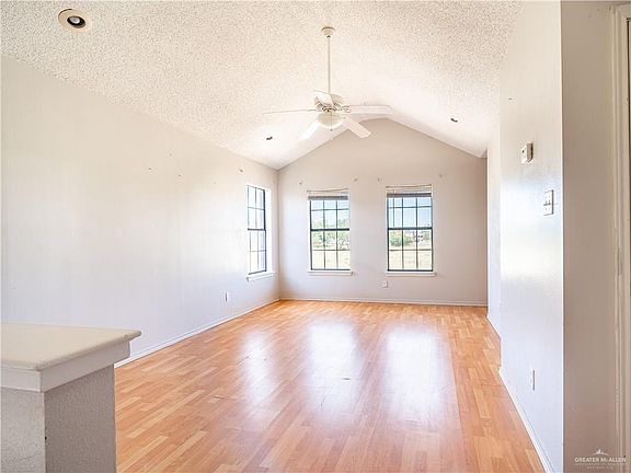 4th image of 3209 Black Oak Ln