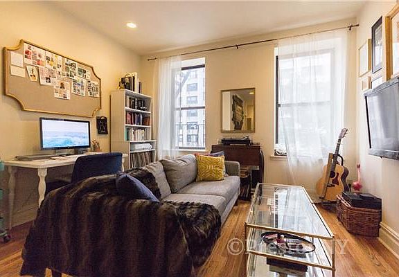 3rd image of 328 E 34th St APT C1