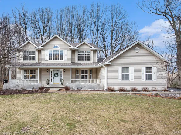 3370 Park Island Dr, Oxford, MI 48371