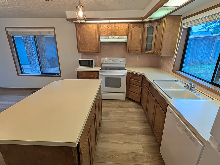8610 N Valerie St — Photo 10