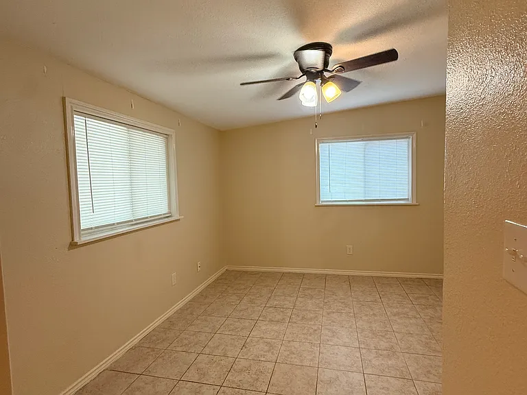 45 Central Park Dr — Photo 9