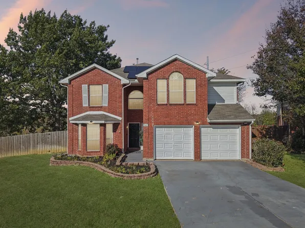 3901 Silver Meadow Ln, Grand Prairie, TX 75052