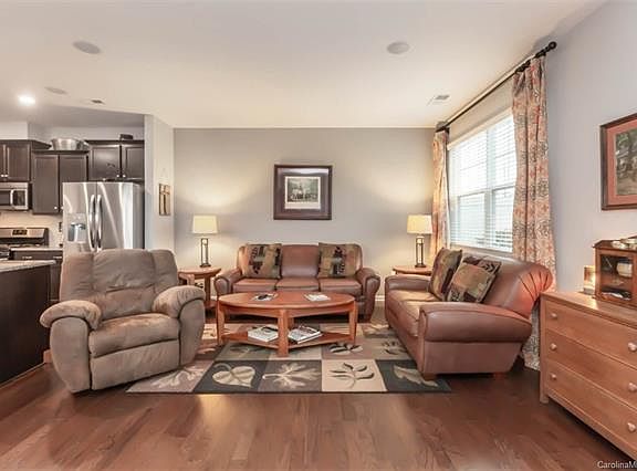 5th image of 3325 Yarmouth Ln