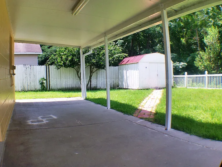 2320 Justin Ave — Photo 11