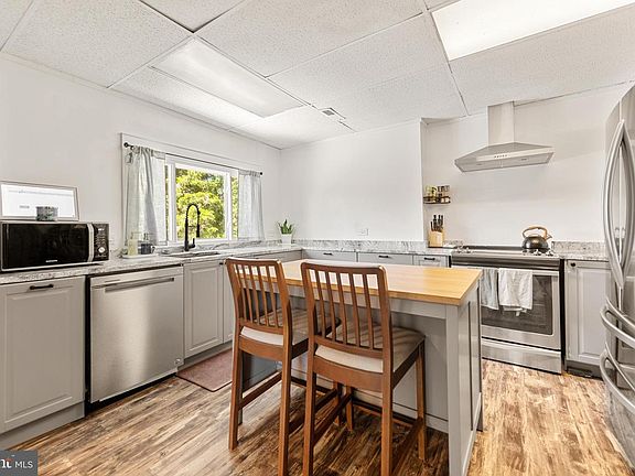 2nd image of 27412 Ridge Rd