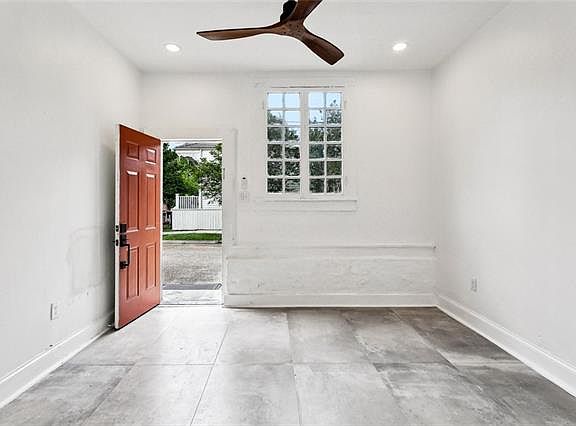 4th image of 728 Dufossat St