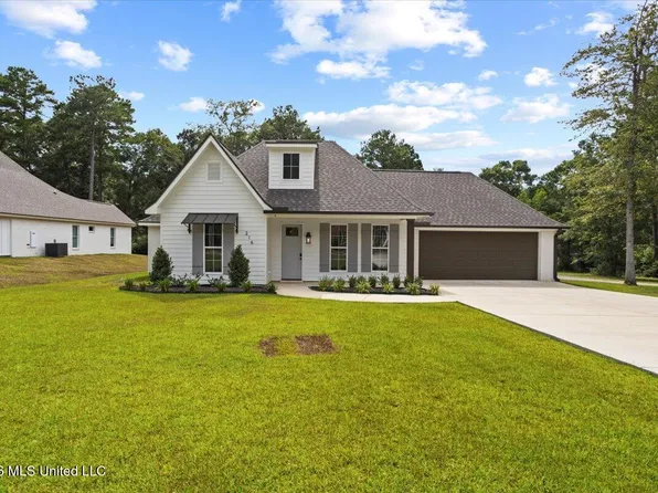 216 E McCormick Dr, Richton, MS 39476
