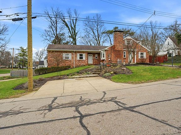 3rd image of 7027 Glenellyn Dr