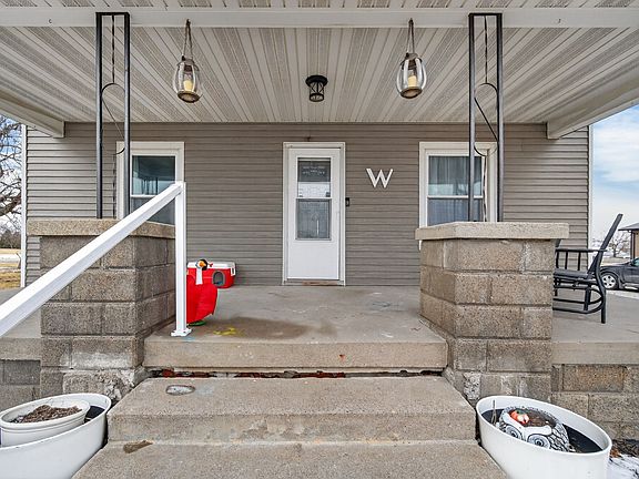 2nd image of 304 S Godfrey Ln