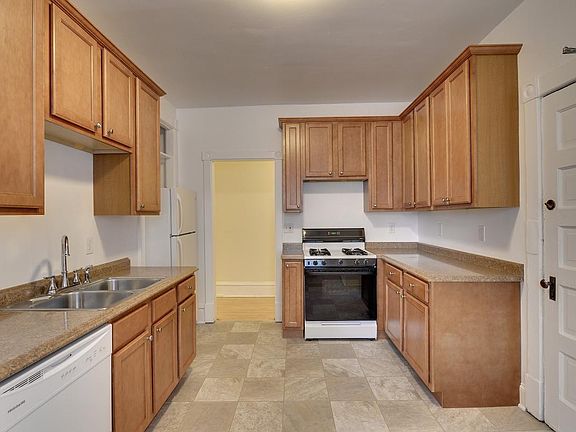 5th image of 598 Lincoln Ave APT 203