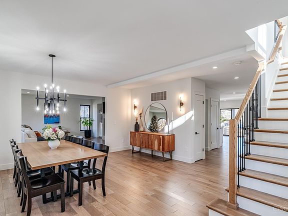 4th image of 7156 Maple Ave