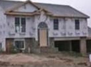 6711 Lacroix Dr, Lincoln, NE 68526